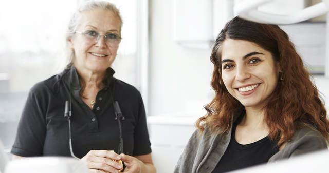 tandlæge med patient i fokus lyngby
