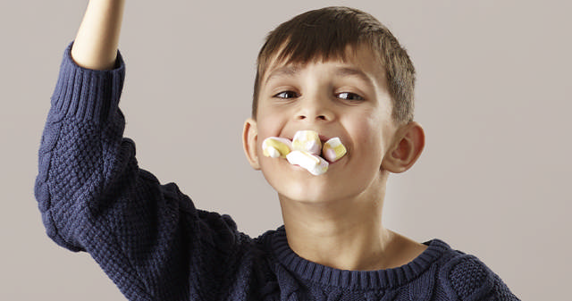 Hvad gør sukker ved tænderne?